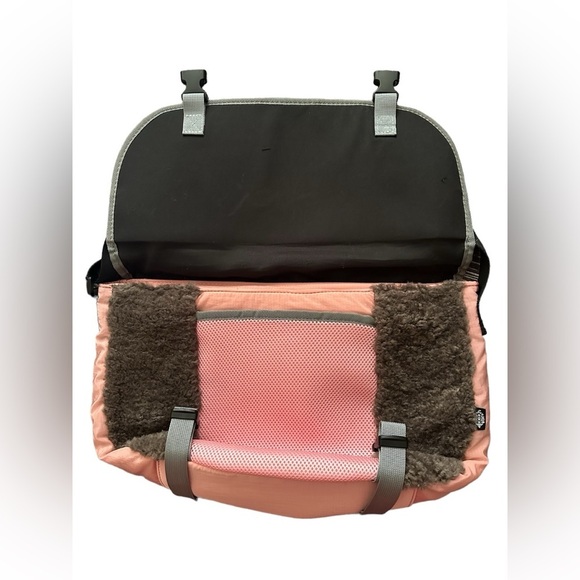 Free People NWT Playoff Sherpa Messenger Bag in pink - Picture 4 of 9